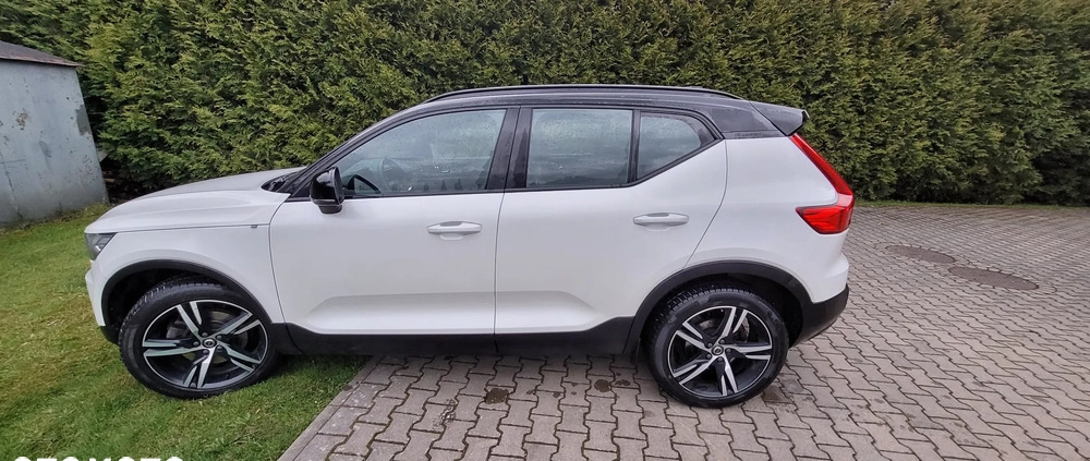 Volvo XC 40 cena 133000 przebieg: 68000, rok produkcji 2018 z Gryfów Śląski małe 277